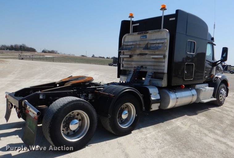 image for item DL4967 2015 Peterbilt 579  semi truck