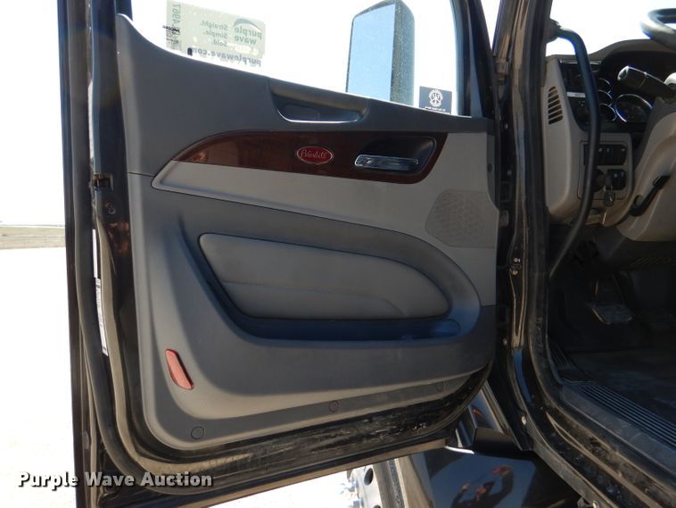 image for item DL4967 2015 Peterbilt 579  semi truck