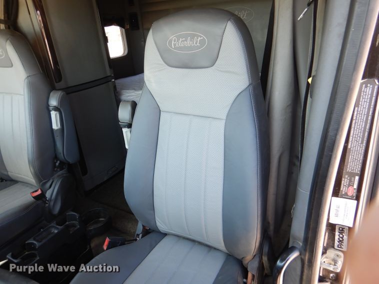 image for item DL4967 2015 Peterbilt 579  semi truck