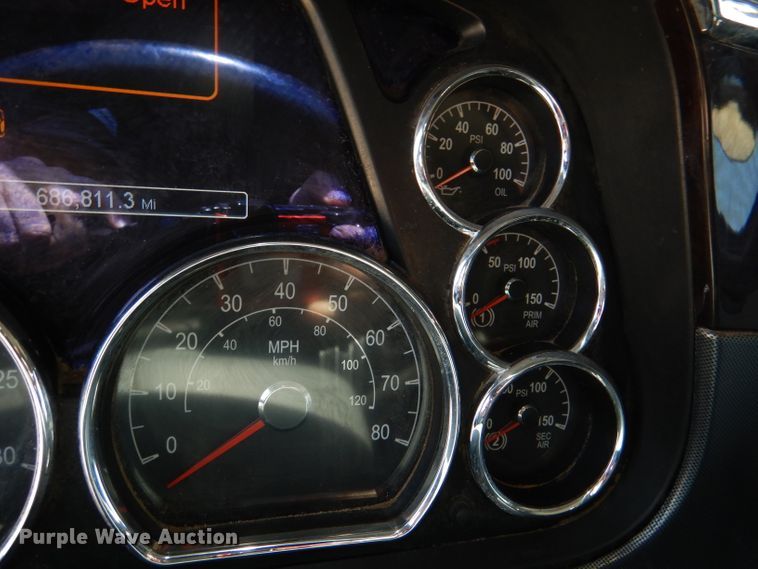 image for item DL4967 2015 Peterbilt 579  semi truck