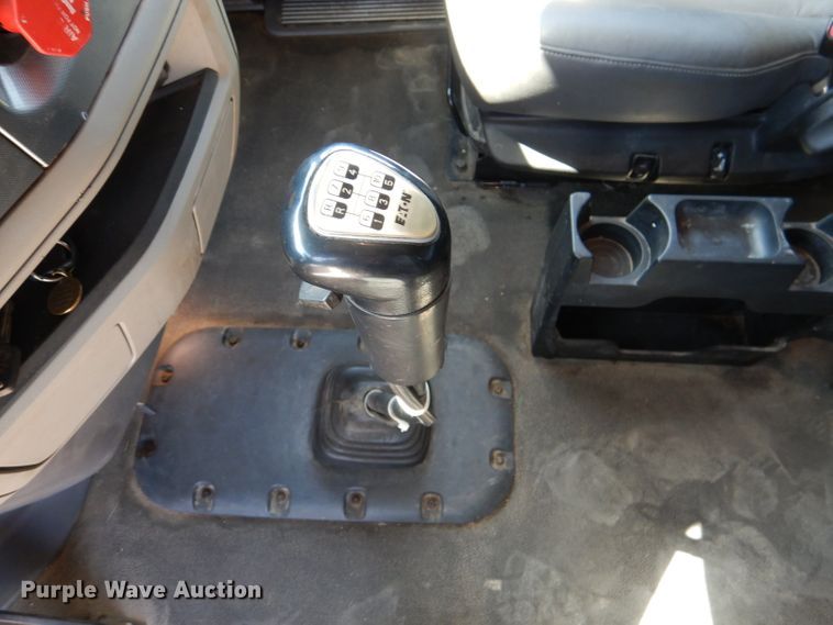 image for item DL4967 2015 Peterbilt 579  semi truck