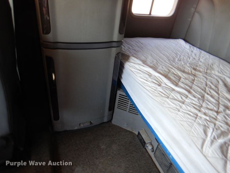 image for item DL4967 2015 Peterbilt 579  semi truck