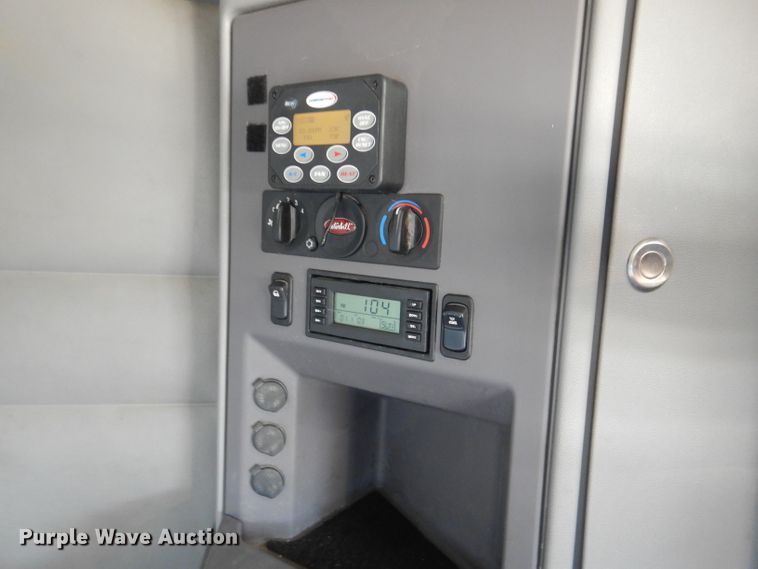 image for item DL4967 2015 Peterbilt 579  semi truck