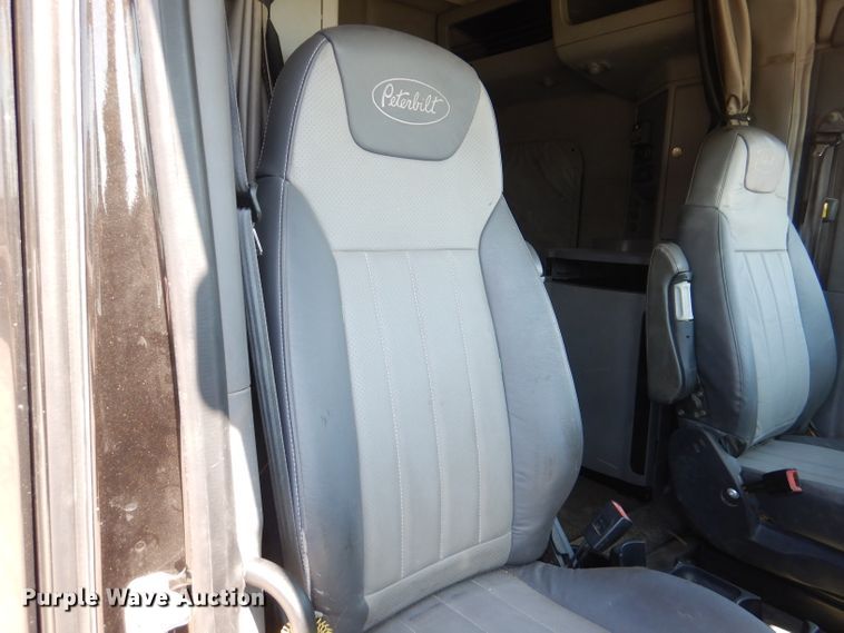 image for item DL4967 2015 Peterbilt 579  semi truck