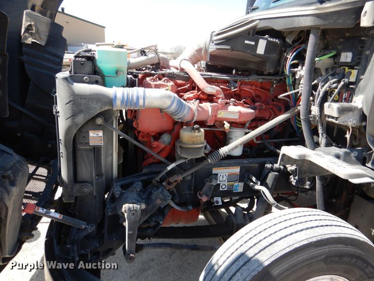 image for item DL4967 2015 Peterbilt 579  semi truck