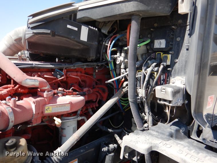 image for item DL4967 2015 Peterbilt 579  semi truck