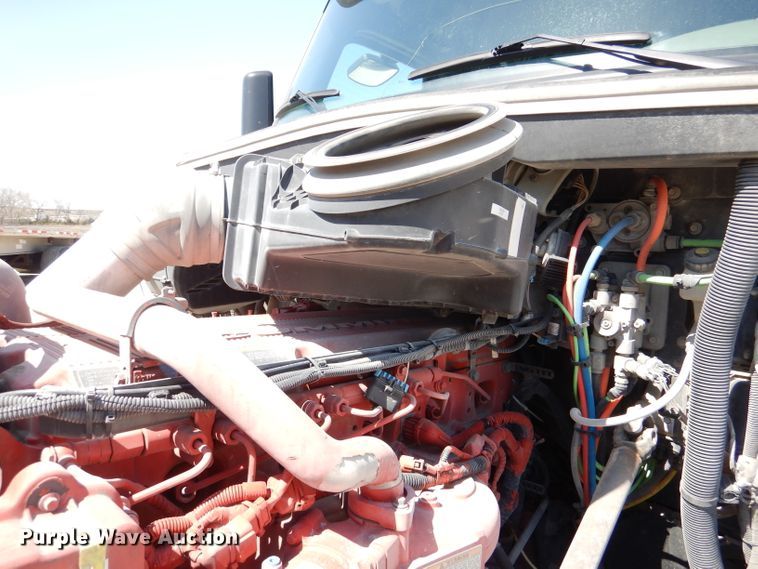 image for item DL4967 2015 Peterbilt 579  semi truck