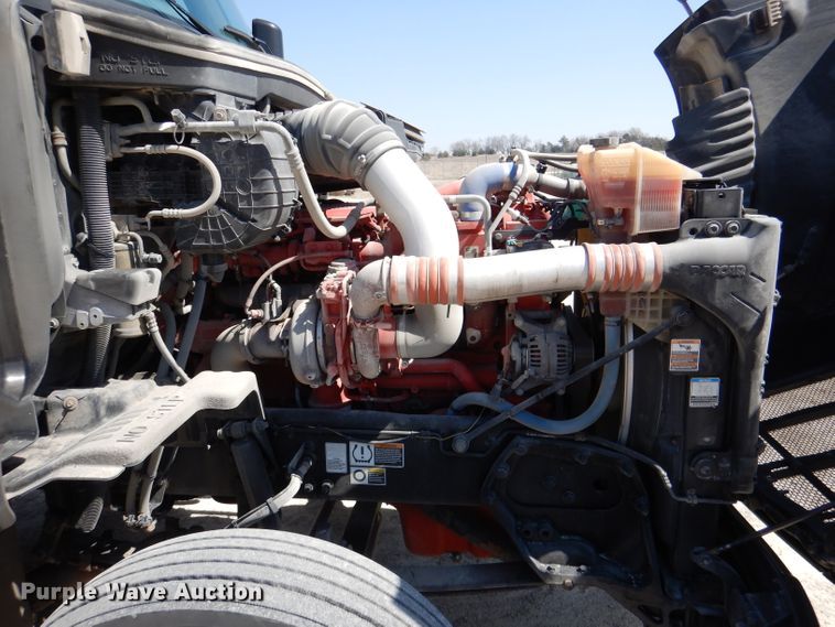 image for item DL4967 2015 Peterbilt 579  semi truck