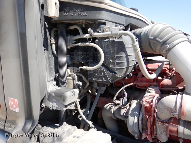 image for item DL4967 2015 Peterbilt 579  semi truck