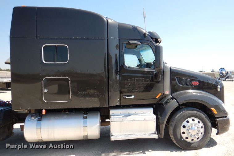 image for item DL4967 2015 Peterbilt 579  semi truck