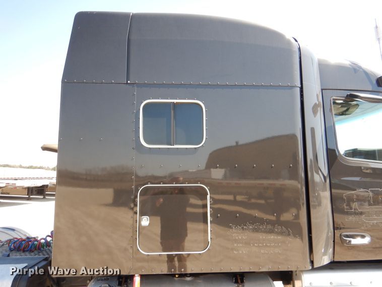 image for item DL4967 2015 Peterbilt 579  semi truck