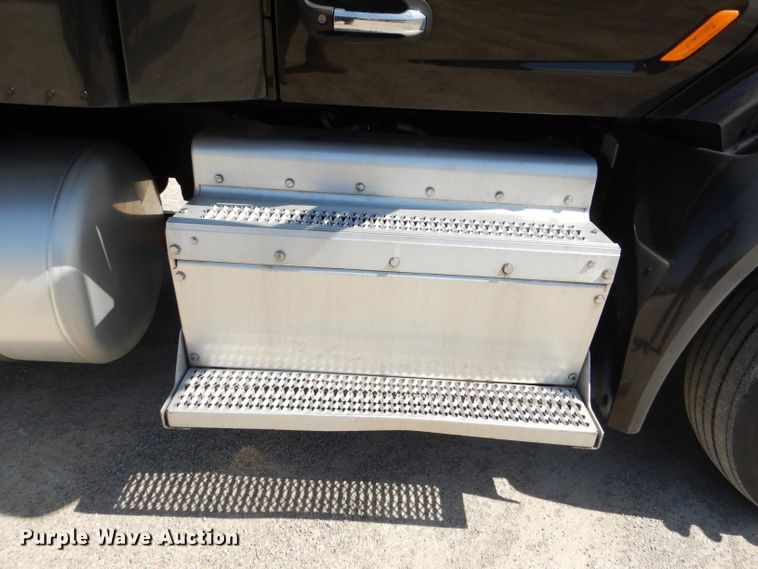 image for item DL4967 2015 Peterbilt 579  semi truck