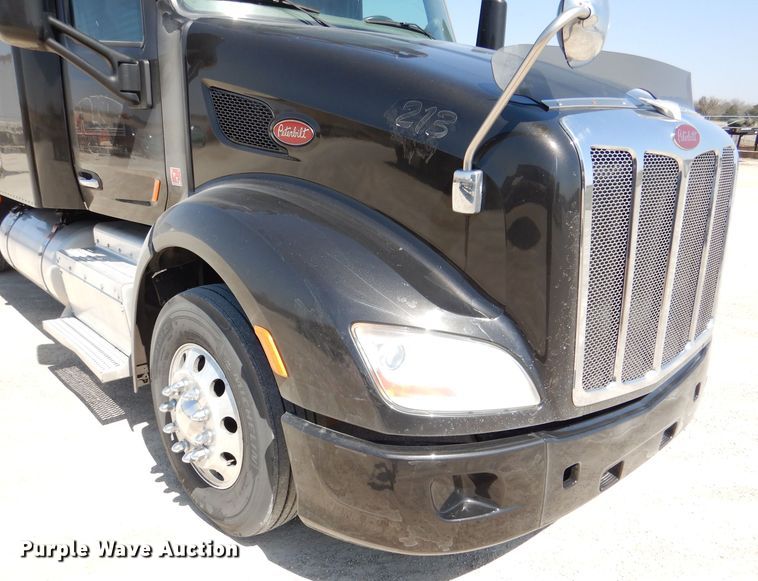 image for item DL4967 2015 Peterbilt 579  semi truck