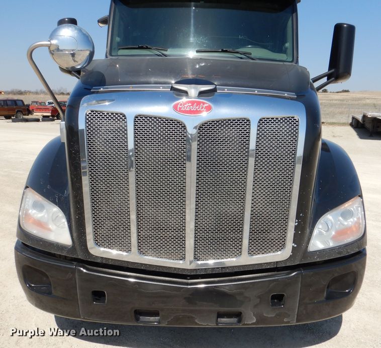 image for item DL4967 2015 Peterbilt 579  semi truck