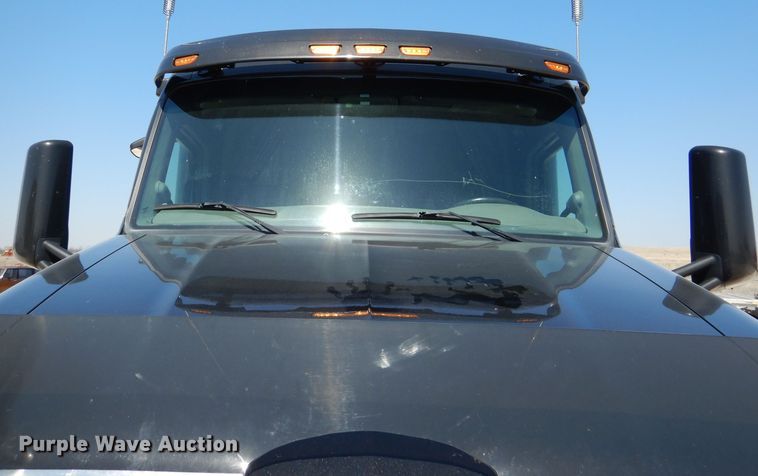 image for item DL4967 2015 Peterbilt 579  semi truck