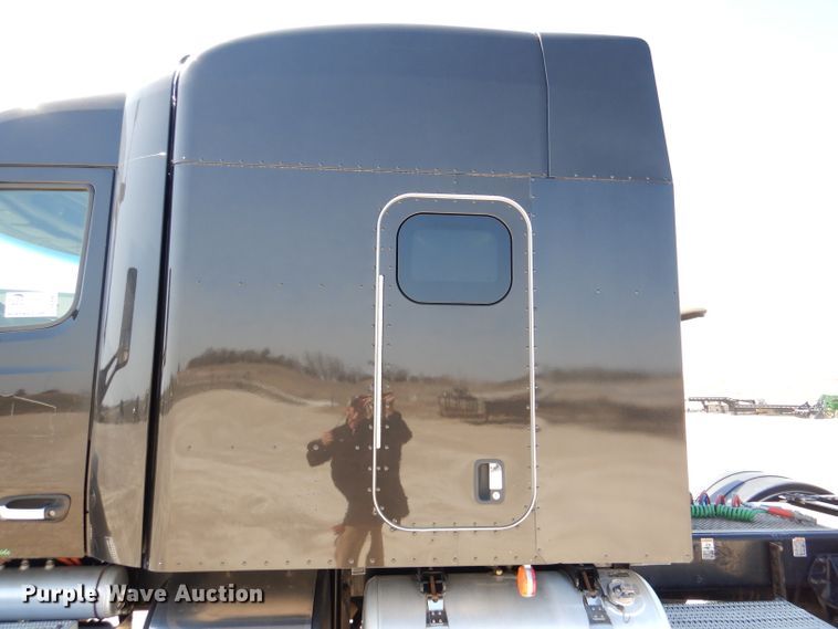 image for item DL4967 2015 Peterbilt 579  semi truck