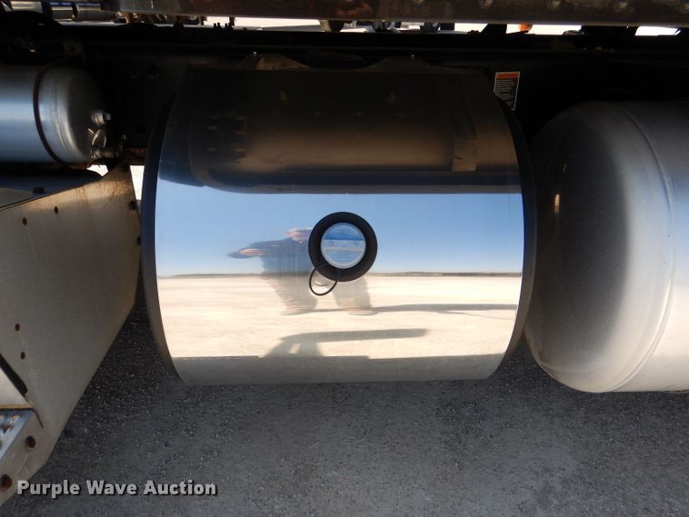 image for item DL4967 2015 Peterbilt 579  semi truck