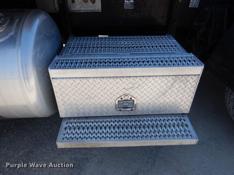 image for item DL4967 2015 Peterbilt 579  semi truck