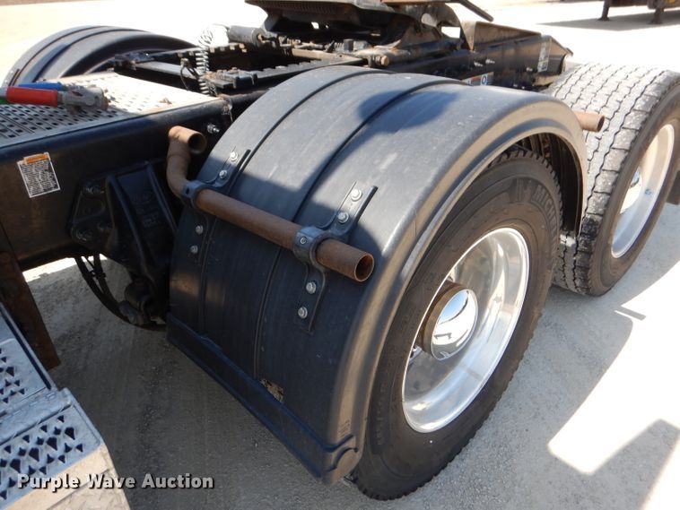 image for item DL4967 2015 Peterbilt 579  semi truck