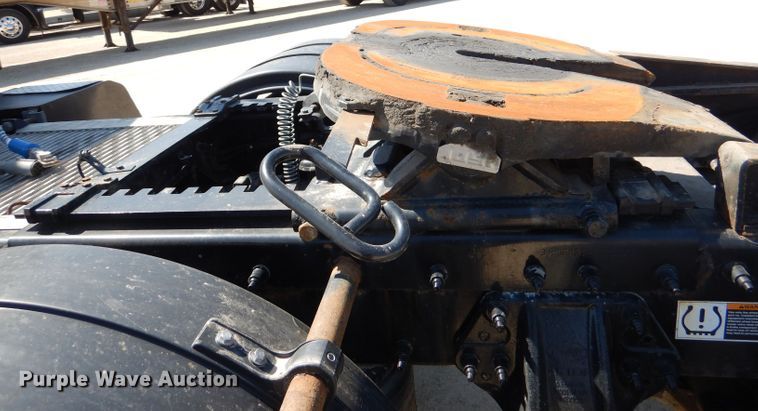 image for item DL4967 2015 Peterbilt 579  semi truck