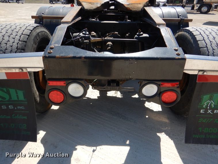 image for item DL4967 2015 Peterbilt 579  semi truck