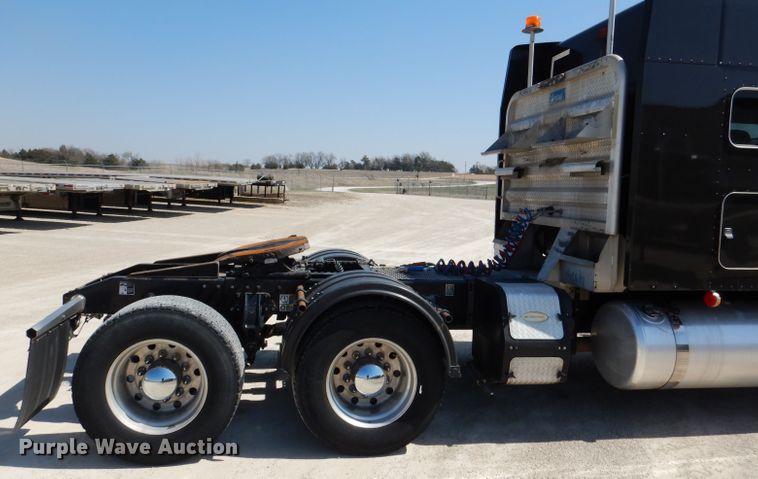 image for item DL4967 2015 Peterbilt 579  semi truck