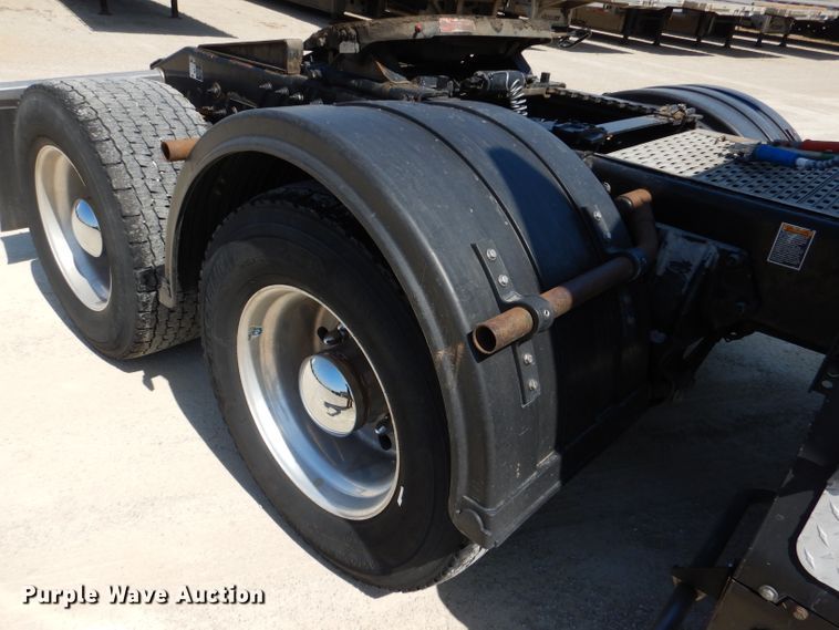 image for item DL4967 2015 Peterbilt 579  semi truck