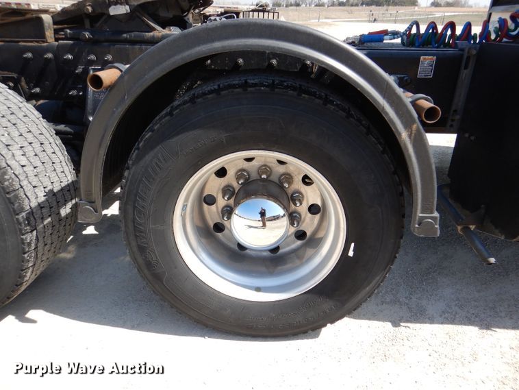 image for item DL4967 2015 Peterbilt 579  semi truck