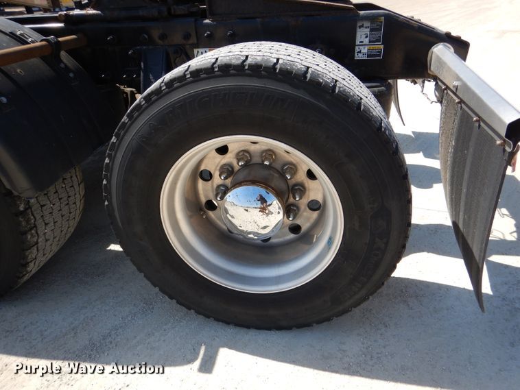 image for item DL4967 2015 Peterbilt 579  semi truck