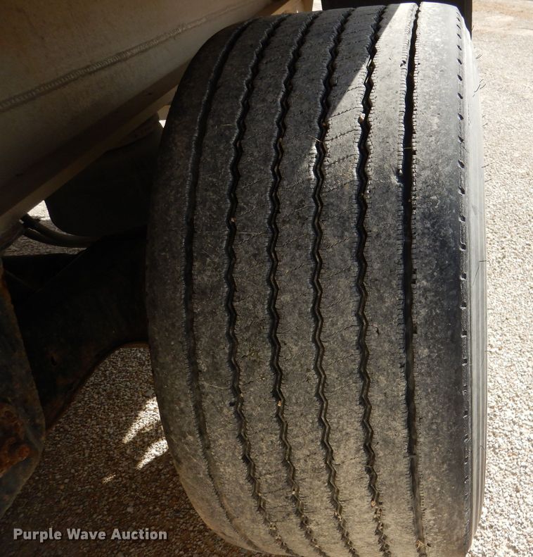 image for item DL4970 2012 Transcraft Benson AF53102-2-524  flatbed trailer