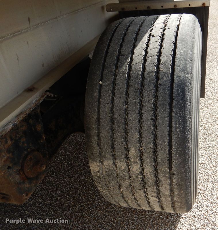 image for item DL4970 2012 Transcraft Benson AF53102-2-524  flatbed trailer