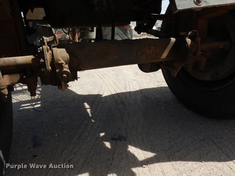 image for item DM2868 1987 Fruehauf trailer dolly