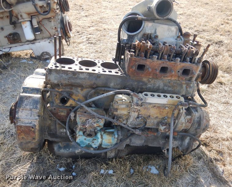 image for item FA9496 Mack six cylinder diesel engine