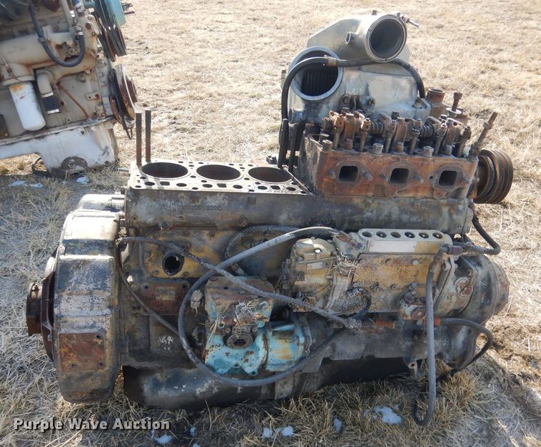 image for item FA9496 Mack six cylinder diesel engine