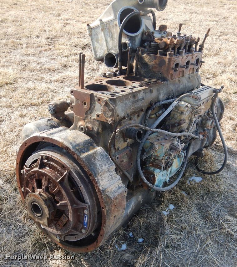 image for item FA9496 Mack six cylinder diesel engine