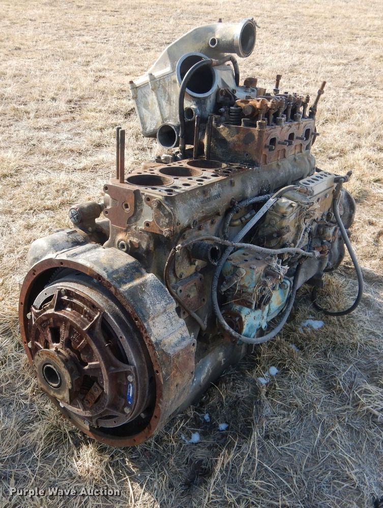 image for item FA9496 Mack six cylinder diesel engine