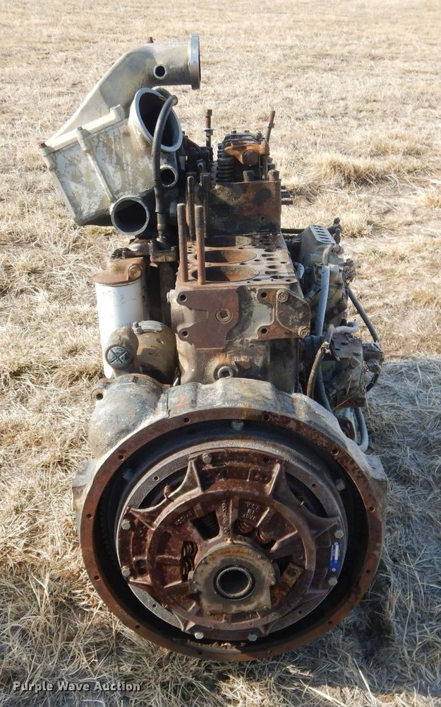 image for item FA9496 Mack six cylinder diesel engine