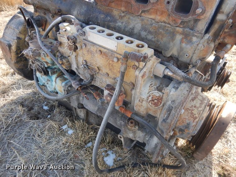 image for item FA9496 Mack six cylinder diesel engine