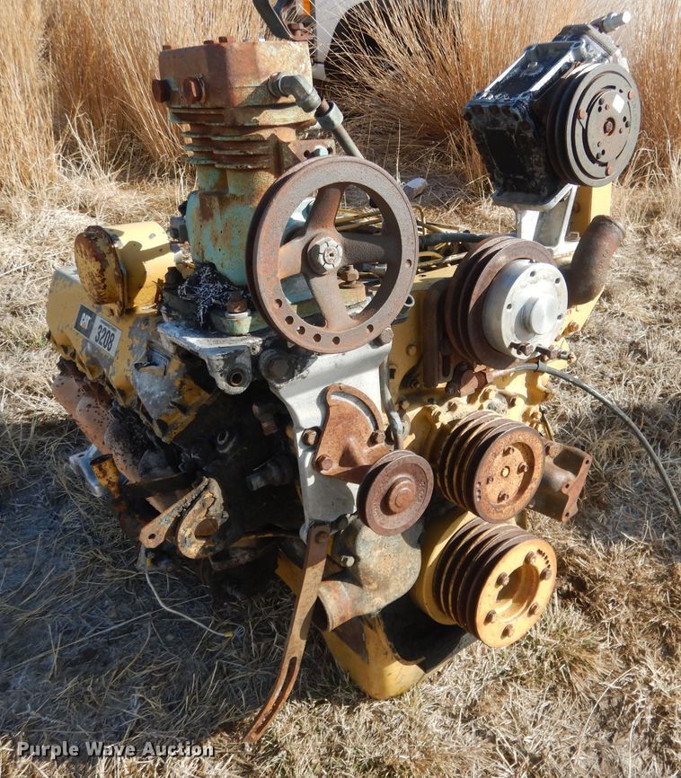 image for item FA9499 Caterpillar 3208 eight cylinder diesel engine