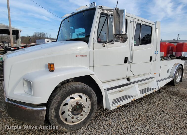 image for item FL9095 2003 Freightliner Sports Chasis  semi truck