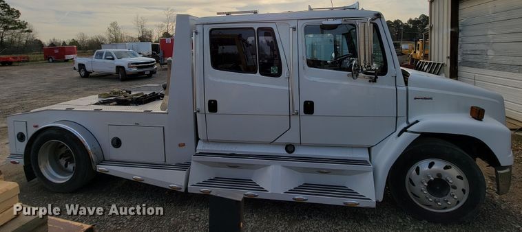 image for item FL9095 2003 Freightliner Sports Chasis  semi truck