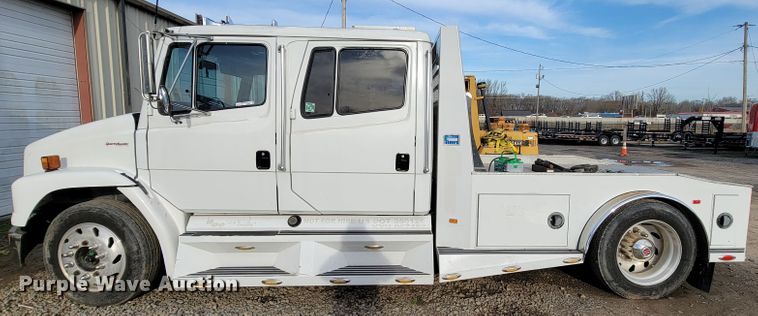 image for item FL9095 2003 Freightliner Sports Chasis  semi truck