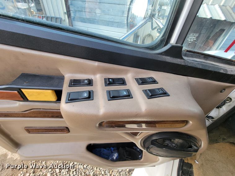 image for item FL9095 2003 Freightliner Sports Chasis  semi truck