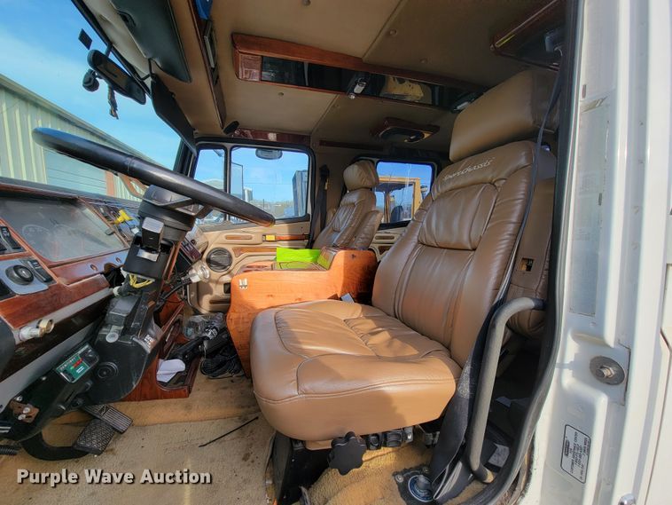 image for item FL9095 2003 Freightliner Sports Chasis  semi truck