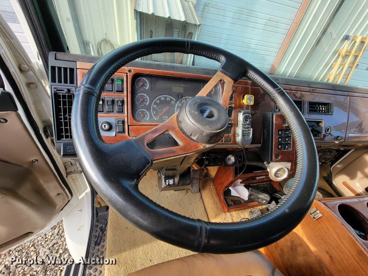 image for item FL9095 2003 Freightliner Sports Chasis  semi truck