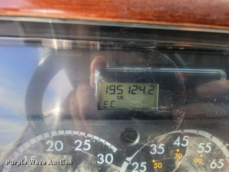 image for item FL9095 2003 Freightliner Sports Chasis  semi truck