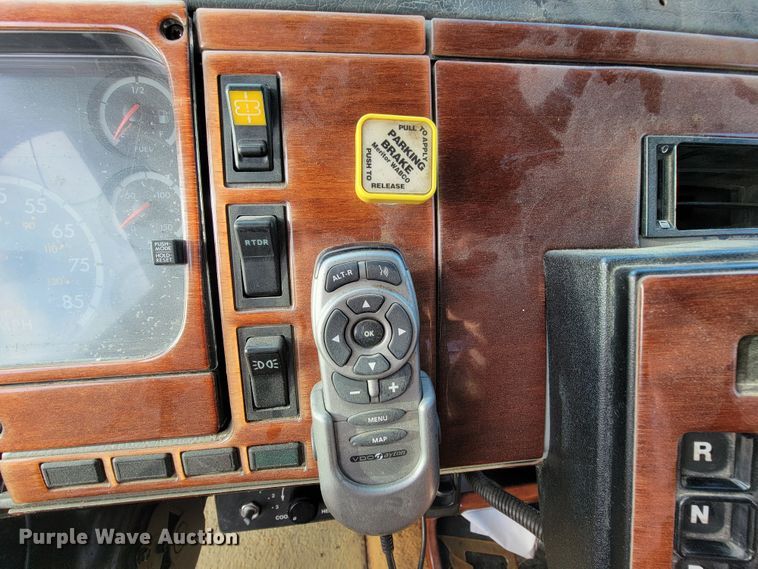 image for item FL9095 2003 Freightliner Sports Chasis  semi truck