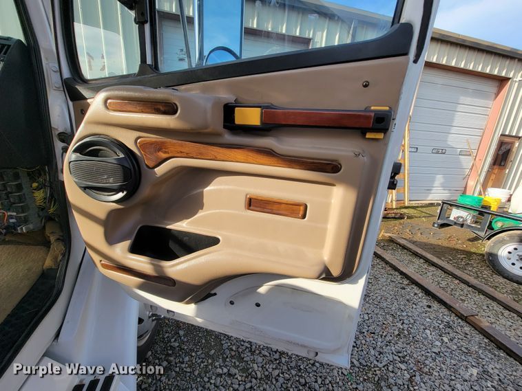 image for item FL9095 2003 Freightliner Sports Chasis  semi truck