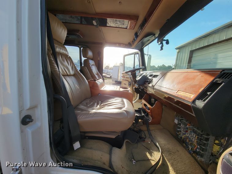 image for item FL9095 2003 Freightliner Sports Chasis  semi truck