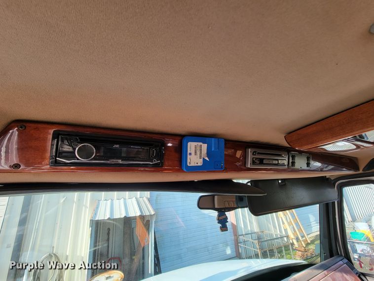 image for item FL9095 2003 Freightliner Sports Chasis  semi truck